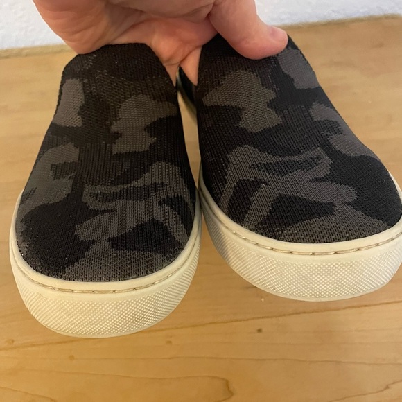 Rothy’s The Original Slip On Sneaker in Grey Camo - W8 - Picture 10 of 13